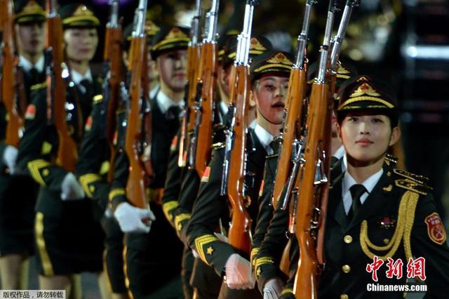 解放军三军仪仗队女兵表演,荣耀与力量的展现,解放军三军仪仗队女兵表演,荣耀与力量的璀璨瞬间