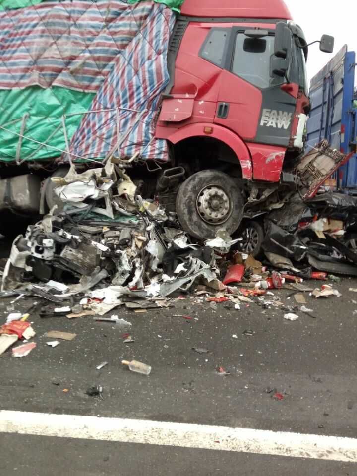 今天发生的重大交通事故,深度分析与反思,重大交通事故的背后,深度分析与反思