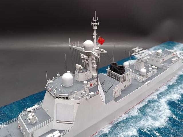 昆明舰——中国海军的骄傲，一艘先进的052D导弹驱逐舰，昆明舰，中国海军的骄傲，尖端052D导弹驱逐舰风采展示