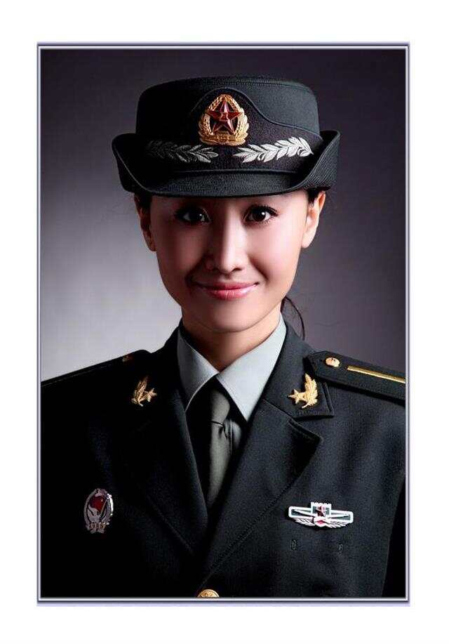 中国女兵最美照片集锦,坚韧与柔美的独特魅力,中国女兵坚韧与柔美魅力照片集锦,展现最美风采