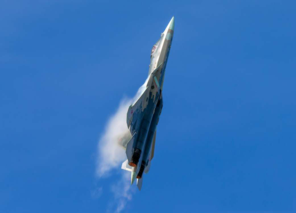 苏-57眼镜蛇机动的独特魅力与战略价值,苏-57眼镜蛇机动的独特魅力与战略价值解析