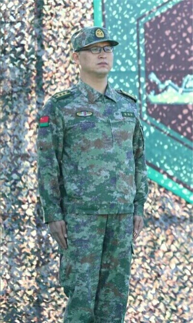 星空迷彩服哪个好看,审美视角下的深度探讨,星空迷彩服审美探讨,哪一款更具魅力?