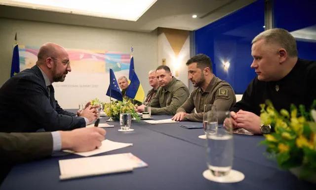 美国将为乌克兰F-16战机配备先进武器，深度分析与影响评估，美国增强乌克兰军力，F-16战机配备先进武器的影响评估