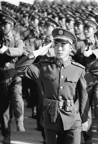 历年国庆阅兵走过天安门画面，壮丽画卷展现国家力量与荣耀，历年国庆阅兵壮丽画卷，国家力量与荣耀展现天安门之下