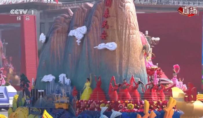 历年国庆阅兵走过天安门画面,壮丽画卷展现国家力量与荣耀,历年国庆阅兵壮丽画卷,国家力量与荣耀展现天安门之下