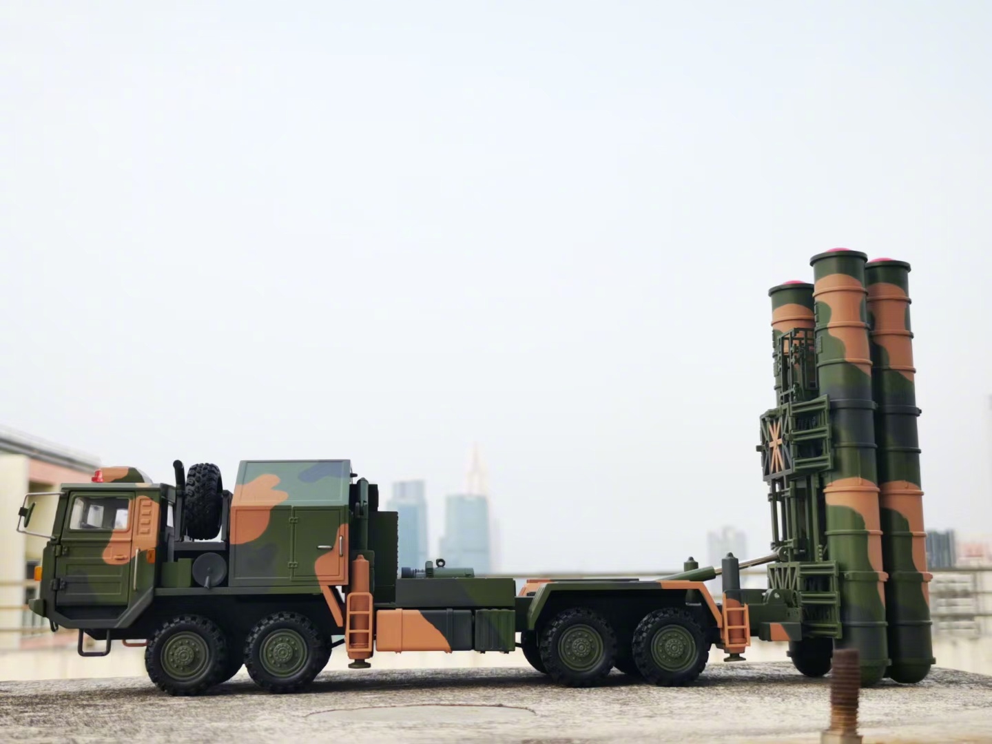 红旗-12防空导弹发射车的战略价值与技术解析，红旗-12防空导弹发射车的战略意义与技术深度解析