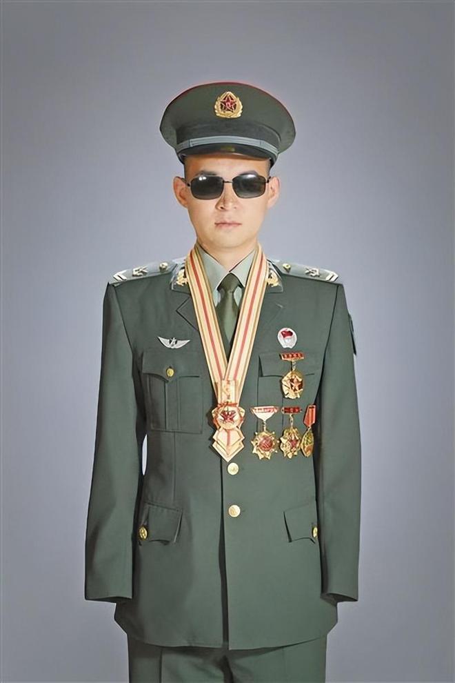 全国八一勋章获得者的荣耀与担当,全国八一勋章获得者的荣耀与担当,英雄之光,时代之典范