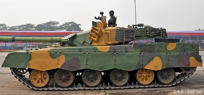 中国阅兵中的96式主战重坦，钢铁巨龙的荣耀，钢铁巨龙的荣耀，中国阅兵中的96式主战重坦亮相