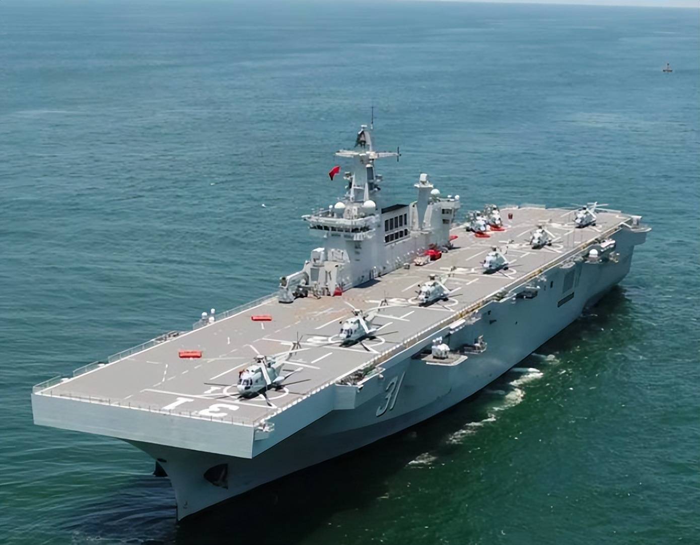 中国海军新篇章,075型两栖攻击舰第五舰的崛起,中国海军新篇章,075型两栖攻击舰第五舰崭露头角