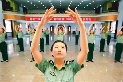 走进阅兵村,三军仪仗队的荣耀与使命,阅兵村内的荣耀与使命,三军仪仗队的辉煌瞬间