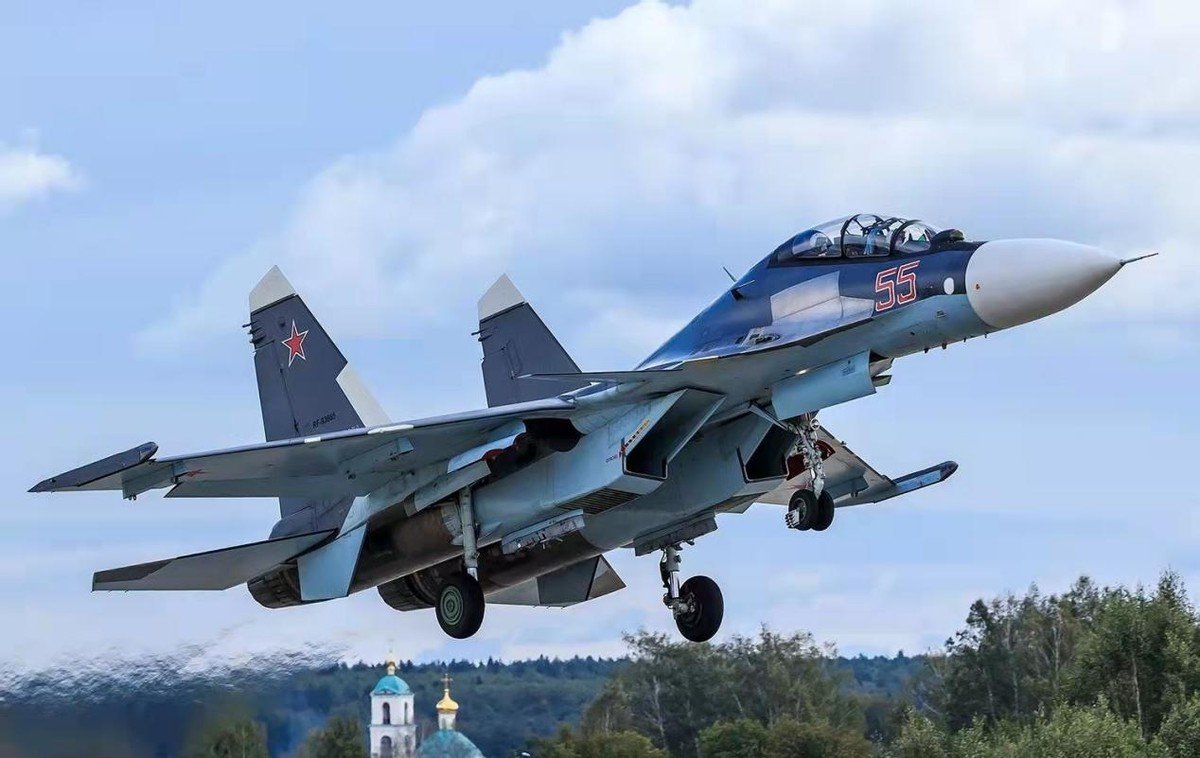 苏-30战斗机,第三代战斗机的杰出代表,苏-30战斗机,第三代战斗机的璀璨明星