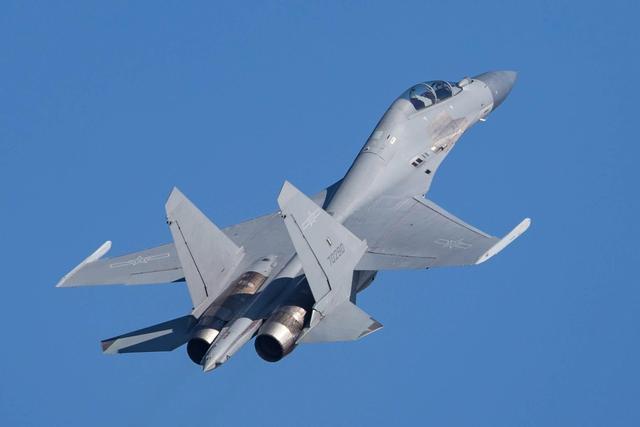 苏-30战斗机,第三代战斗机的杰出代表,苏-30战斗机,第三代战斗机的璀璨明星