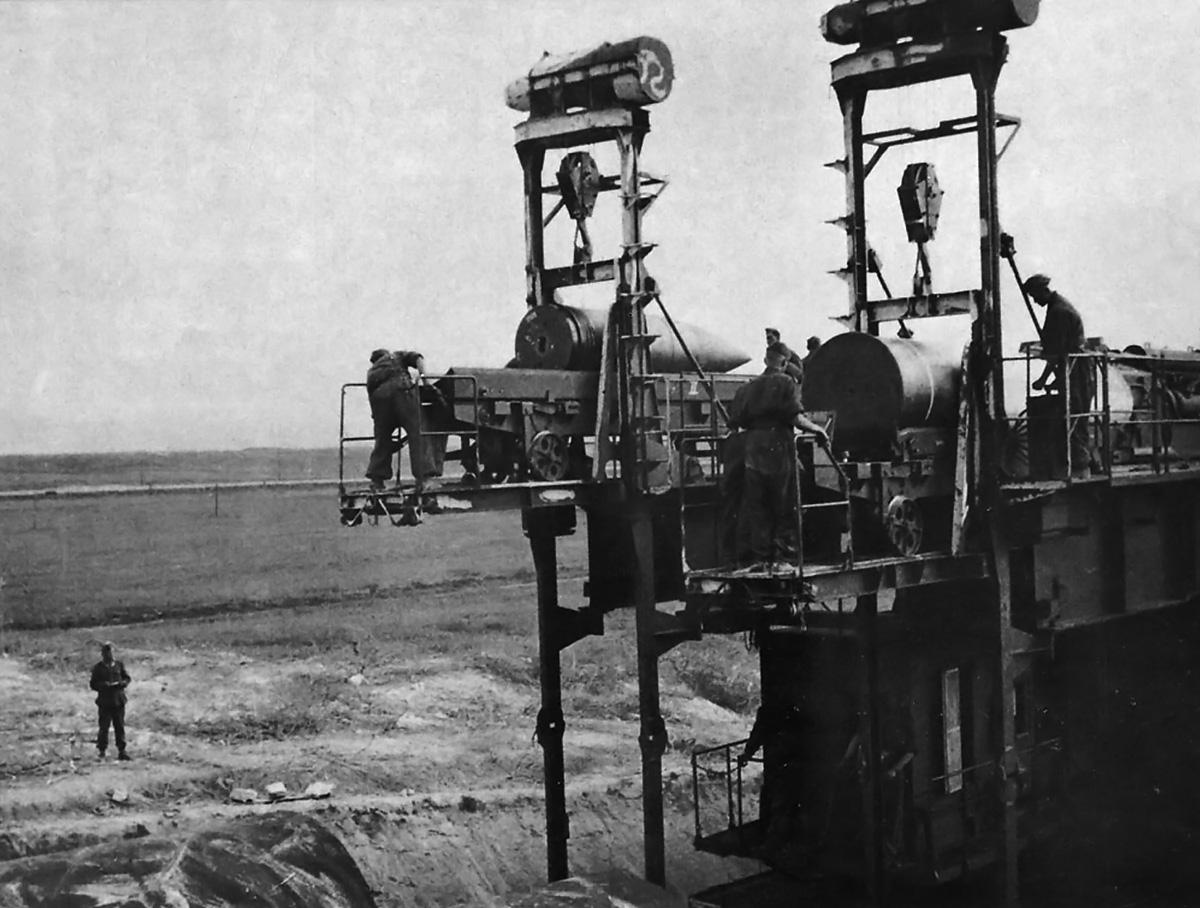 古斯塔夫巨炮与多拉大炮，巨炮时代的巅峰对决，古斯塔夫巨炮与多拉大炮，巨炮时代的巅峰对决回顾