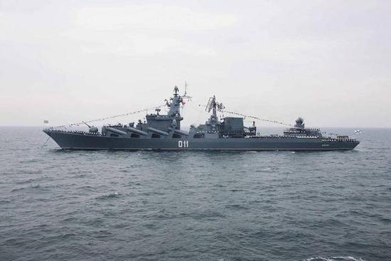 瓦良格号导弹巡洋舰发射,力量与威严的象征,瓦良格号导弹巡洋舰展现力量与威严,发射之际震撼亮相