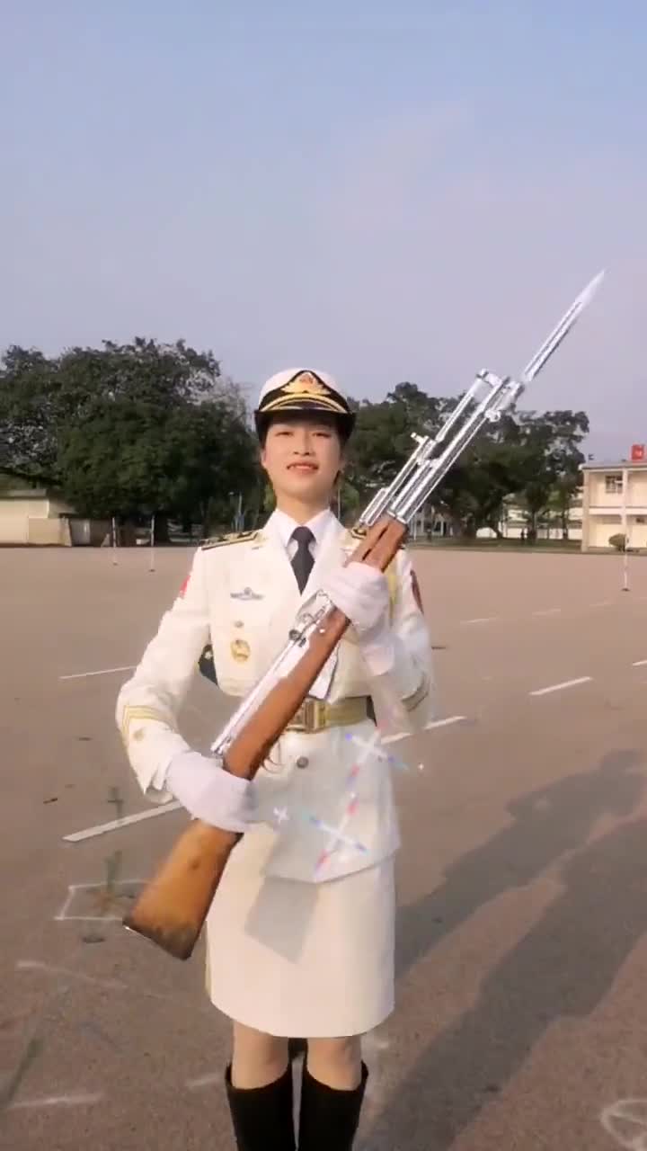 驻香港部队女兵仪仗队视频，展现新时代巾帼英雄风采，驻香港部队女兵仪仗队风采，新时代巾帼英雄展现风采的视频