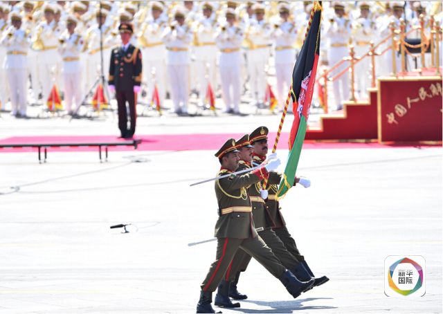 仪仗队阅兵走过天安门广场,荣耀与力量的展现,天安门广场阅兵,荣耀与力量的展现