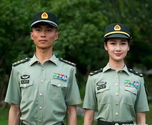 军官与士官帽子图片,象征荣誉与职责的标志,军官与士官帽子图片,荣誉与职责的象征帽徽