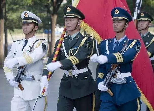 中央军事频道，爱我人民，爱我军，中央军事频道，热爱人民，致敬军队