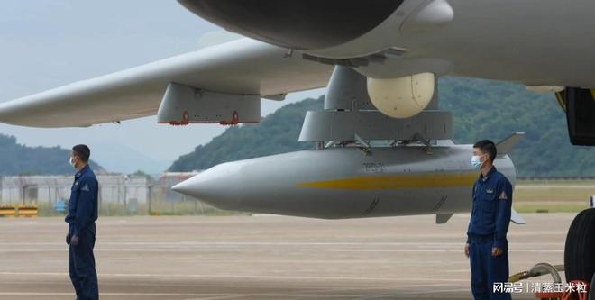 轰-6K弹仓深度解析，技术革新与战略投射能力的融合，轰-6K弹仓深度解析，技术革新与战略投射能力的融合探究