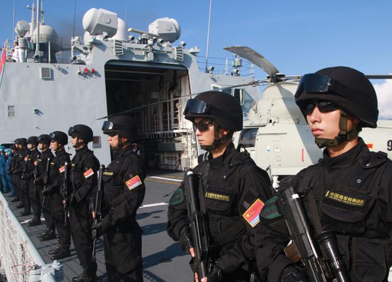 阿帕奇武装直升机,弹药装载能力深度解析,阿帕奇武装直升机弹药装载能力全面解析