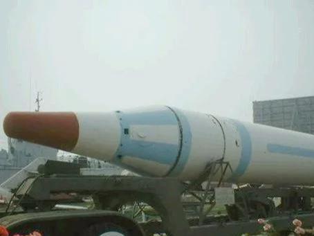 巨浪导弹与东风导弹,中国国防力量的两大支柱,中国国防力量的两大支柱,巨浪导弹与东风导弹