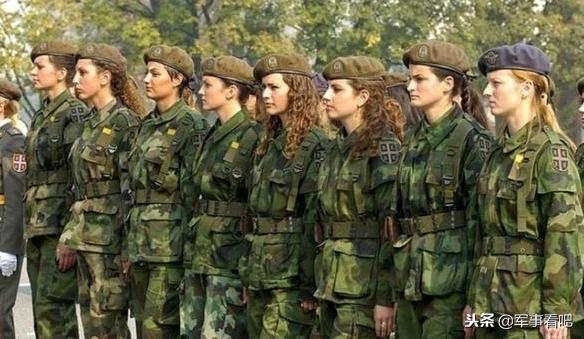 塞尔维亚女兵方队,展现力量与荣耀,塞尔维亚女兵方队,力量与荣耀的展现