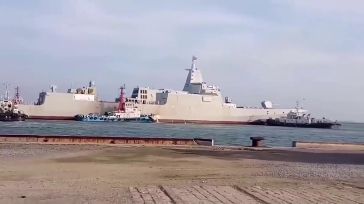 中国首艘航母辽宁舰