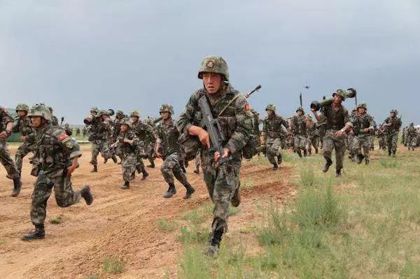 朱日和训练基地的训练时长与深度，体验军事训练的挑战与收获，朱日和训练基地，军事训练的挑战、收获与深度体验