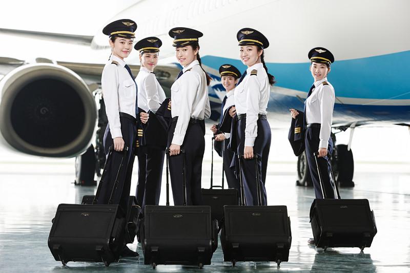 飞行员的报考条件及其重要性，飞行员的报考条件及其重要性解析