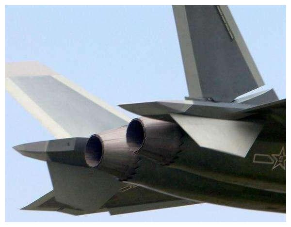 歼-20尾喷口为何不是矩形——解析其设计理念与工程实现,歼-20尾喷口设计理念与工程实现解析,为何不是矩形?