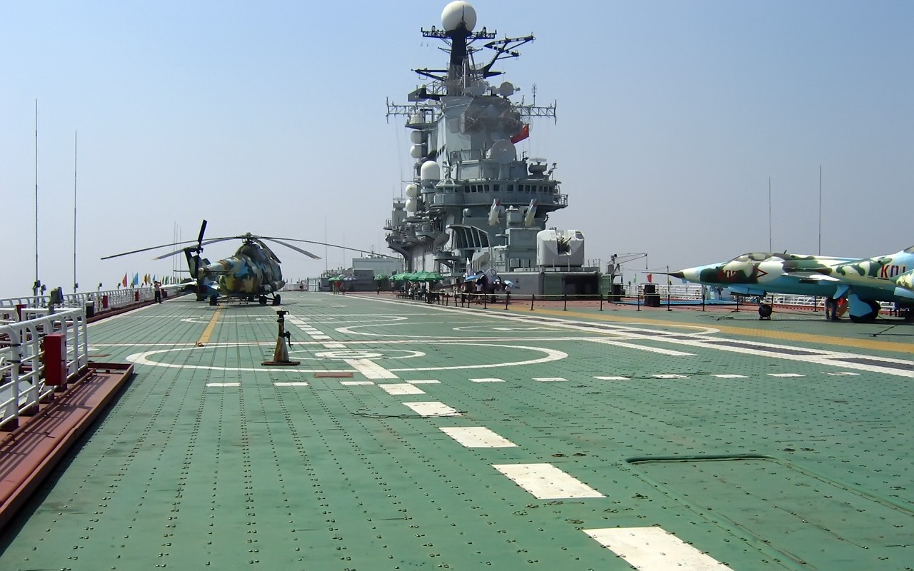 中国瓦良格号航母甲板的多维应用与意义,瓦良格号航母甲板多维应用及其意义探究