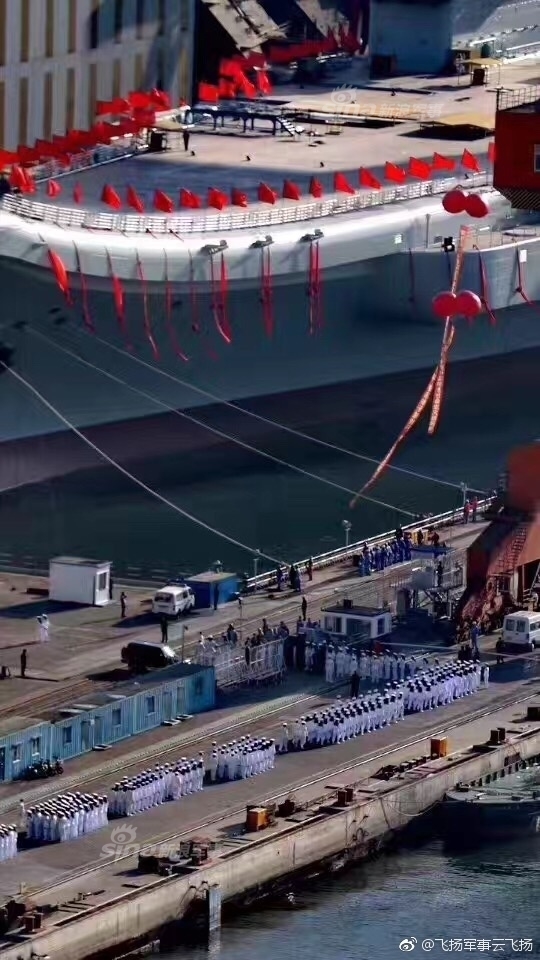 航母下水仪式船员，荣耀与责任并存的重要时刻，航母下水仪式，船员荣耀与责任的交汇点