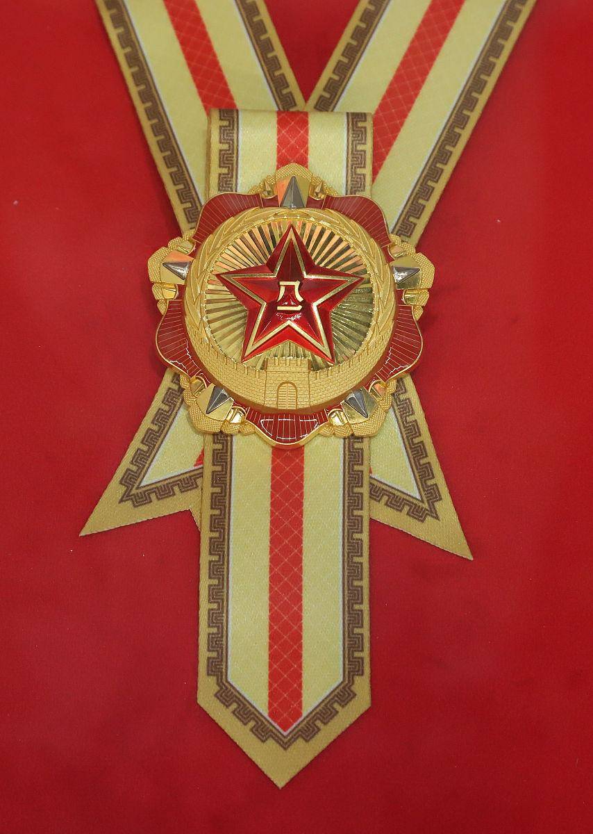 八一勋章,致敬荣耀背后的英雄之魂,谁获得这一殊荣?,八一勋章,致敬荣耀背后的英雄之魂,获得者揭晓!