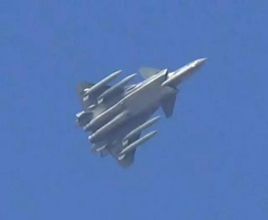 歼-20研发与试飞过程中的牺牲,一种无法言喻的英勇与奉献,歼-20研发试飞中的英勇牺牲与无私奉献,无言的壮丽篇章