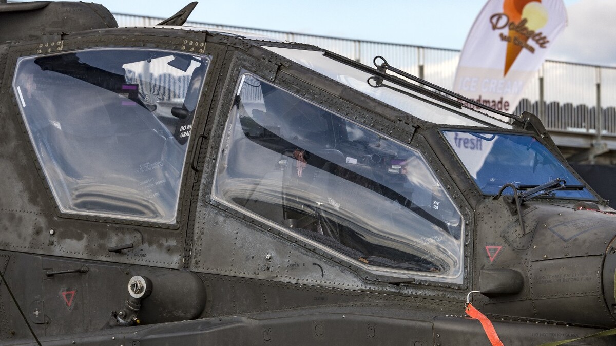 阿帕奇武装直升机内部图片，揭示强悍战斗力与精密构造，阿帕奇武装直升机内部揭秘，强悍战斗力和精密构造的图片展示