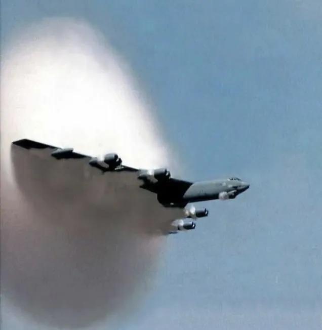 歼-20与F-22,谁更先进?深度探讨中国第五代战机与美国的隐身战斗机的技术差异,歼-20与F-22,中美国五代战机技术差异深度探讨,谁更领先?