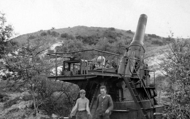 古斯塔夫巨炮的外观与震撼力量,古斯塔夫巨炮,震撼力量的外观展示