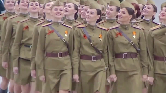 漂亮中国女兵图片，展现新时代巾帼英雄的风采，新时代巾帼英雄风采，中国女兵图片展