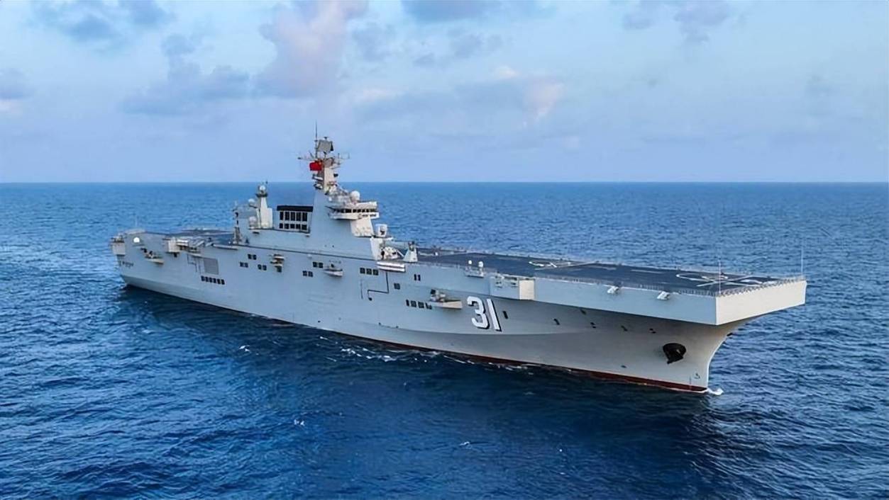 万维视角下的075型两栖攻击舰,重塑现代海战格局的利器,万维视角下的075型两栖攻击舰,重塑现代海战格局的尖端利器