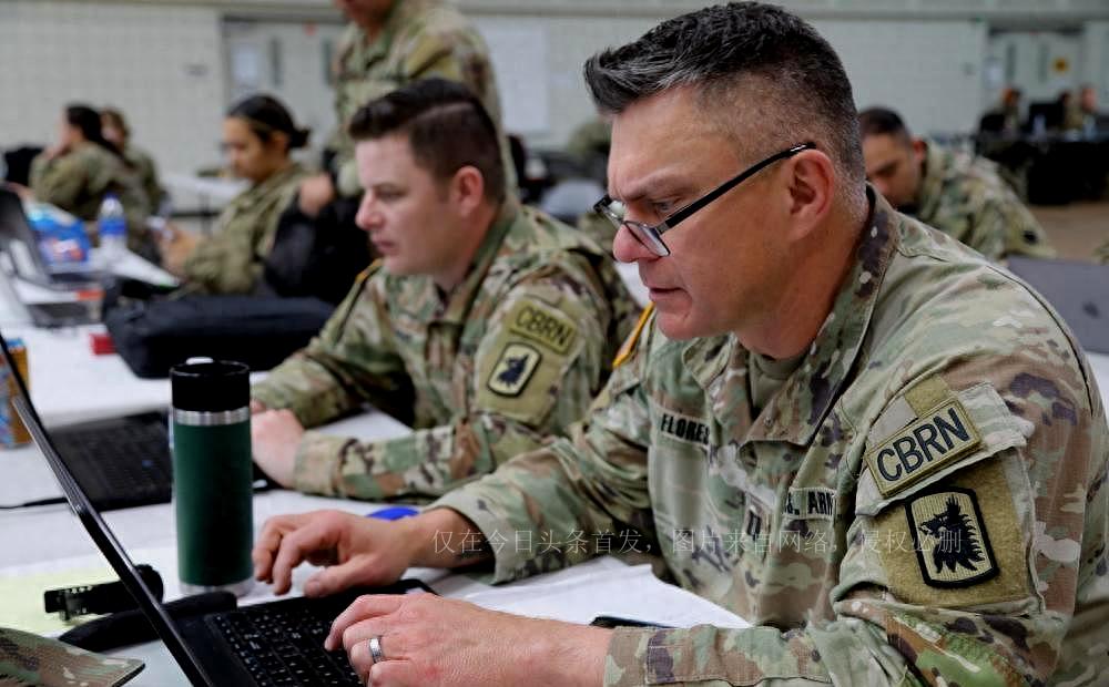 探索A-10攻击机的侧面风采,力量与技术的完美结合,A-10攻击机,侧面风采展现力量与技术的完美融合