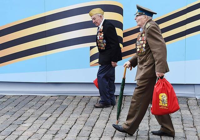 俄罗斯正在阅兵,展现国家力量与荣耀,俄罗斯盛大阅兵,彰显国家力量与荣耀时刻