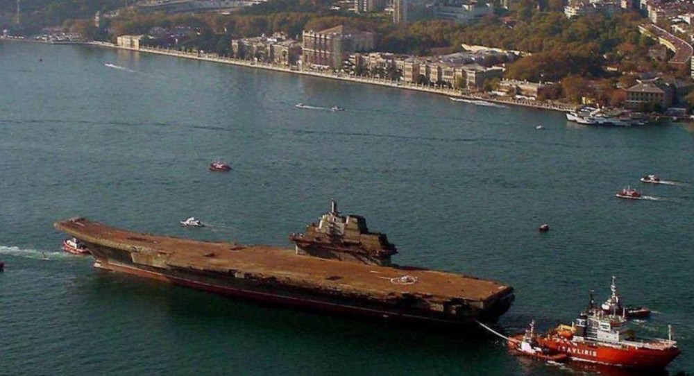 瓦良格号刚回国的样子,瓦良格号归国风采展示