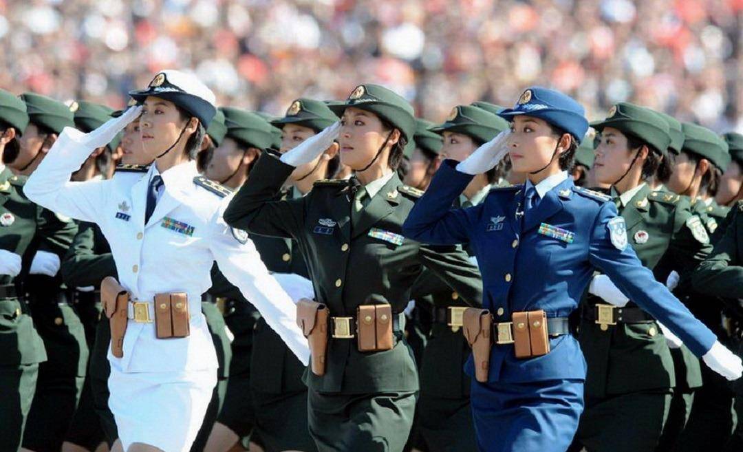 中国女兵图片方阵，展现新时代巾帼英雄的风采，中国女兵图片方阵，展现新时代巾帼英雄风采