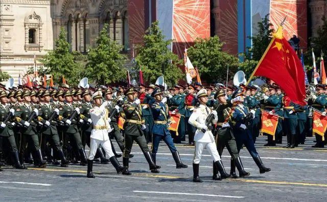 中国人民解放军在俄罗斯阅兵，展现军威与友谊的壮丽画卷，中俄阅兵盛典，解放军军威与友谊的壮丽展示