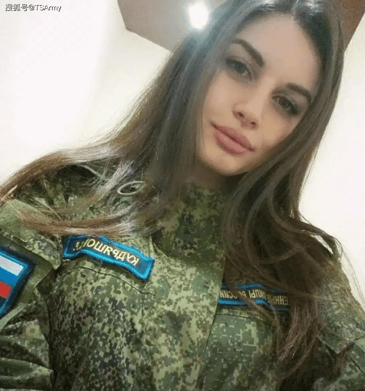 中国女兵,迷彩服下的坚韧与美丽,中国女兵,迷彩下的坚韧与美丽