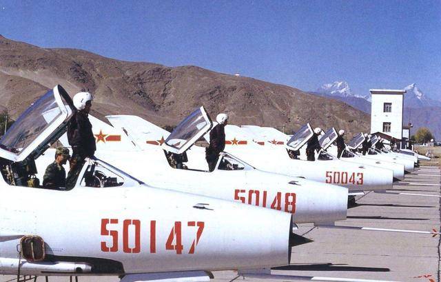 中国的苏-27战斗机是否已经退役?探讨其背景与影响,中国苏-27战斗机的退役背景与影响分析