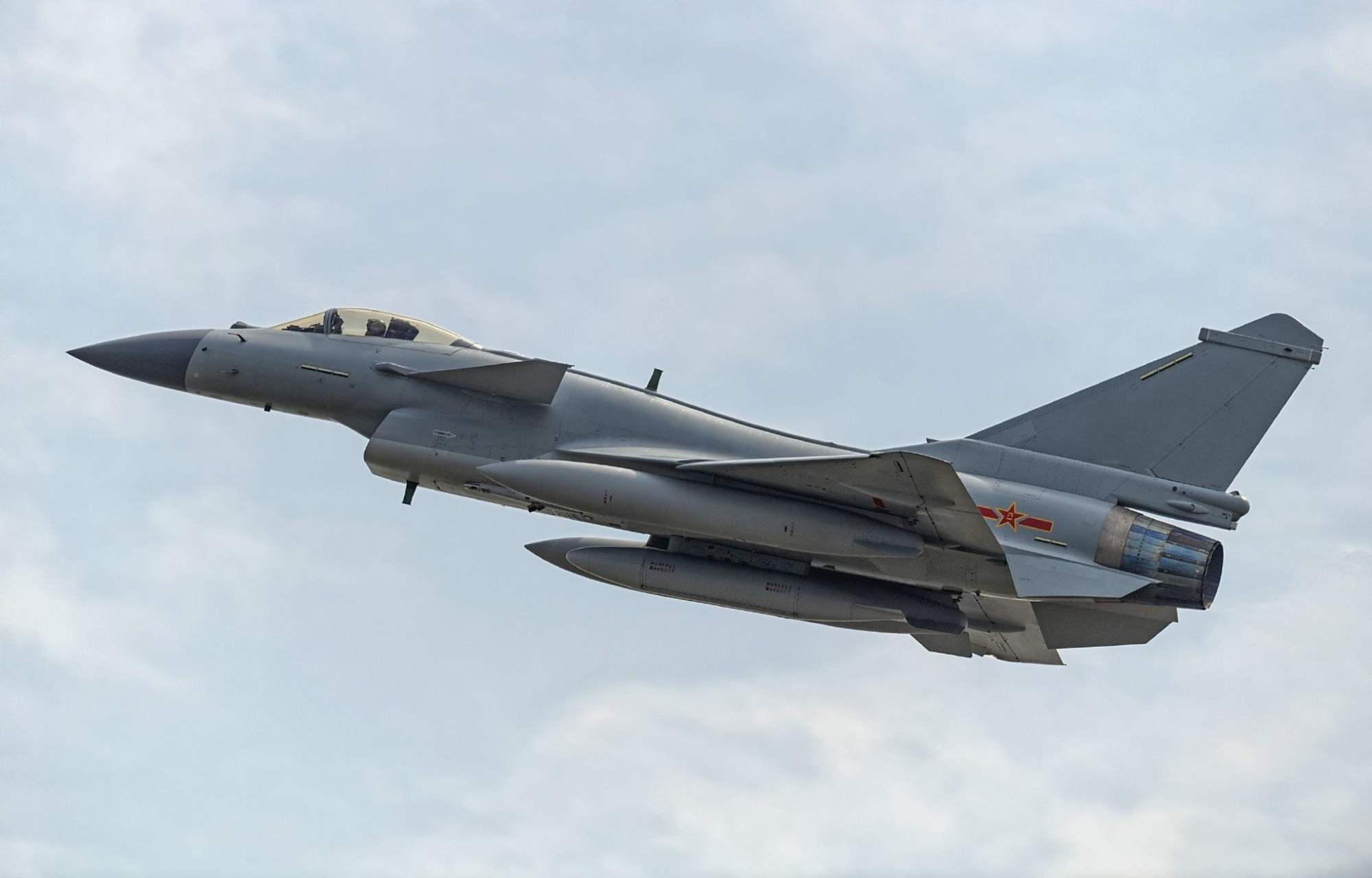 歼-10战斗机改进的原因与意义,歼-10战斗机改进的原因及其意义解析