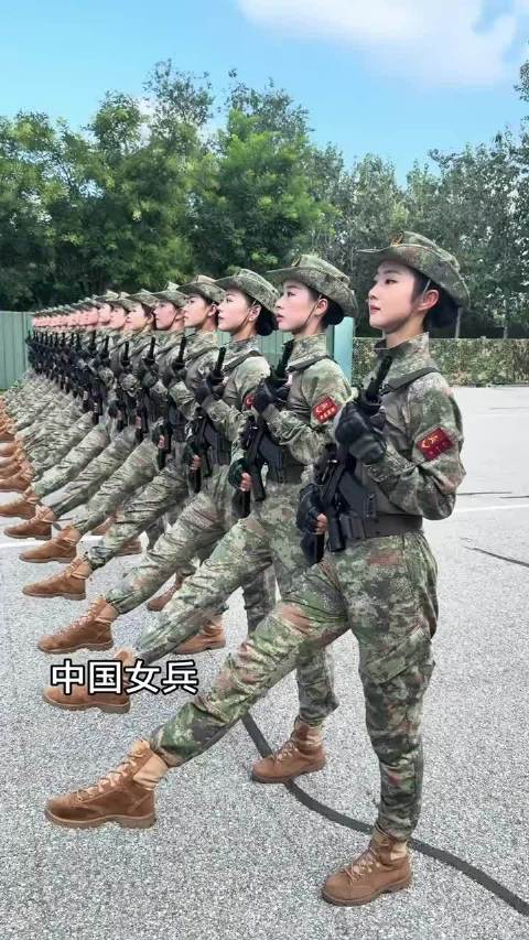 中国女兵,全世界最美的风景线,中国女兵,全球最美的风景线