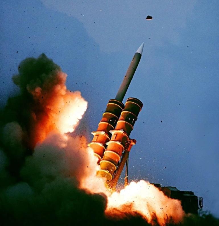 红旗-12防空导弹与S-400系统,性能比较与选择考量,红旗-12防空导弹与S-400系统,性能比较及选择考量