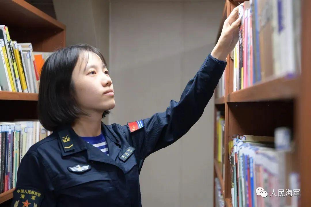 山东舰模型,探索中国海军力量的参考图片,山东舰模型,揭示中国海军力量的参考图像